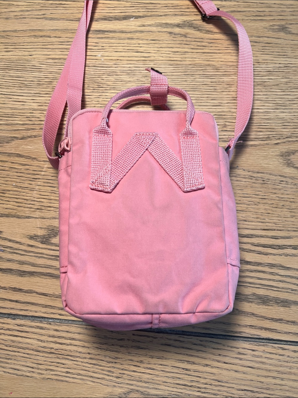 Kånken Mini Sling Bag - Dusty Pink - Picture 2 of 5